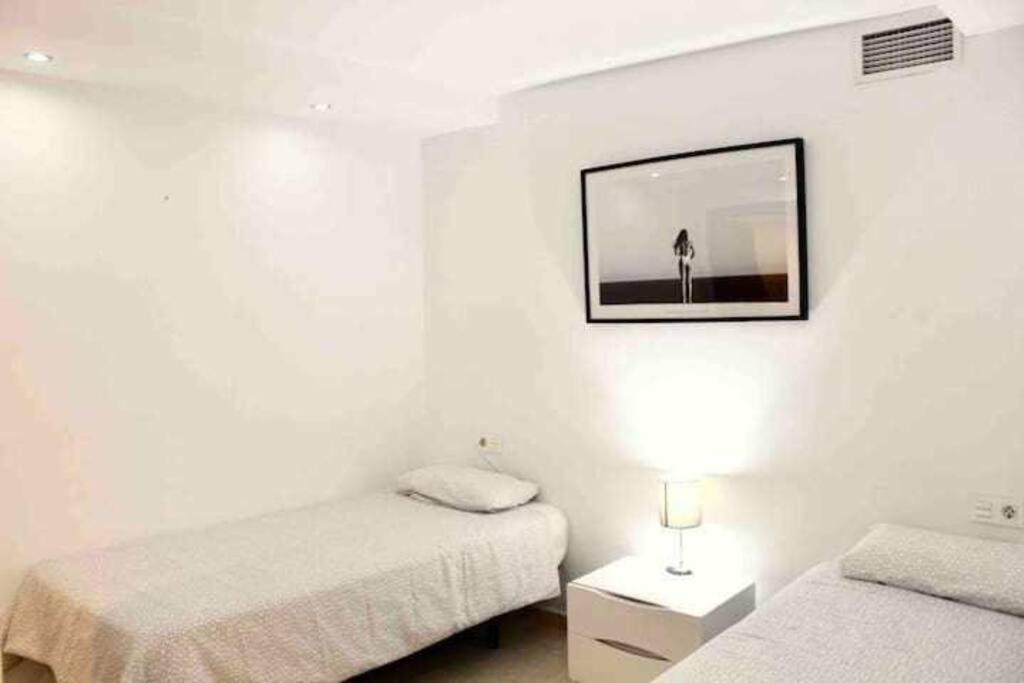Large Modern Beach Front Apartment, Rooftop Pool!! Marbella Exterior foto